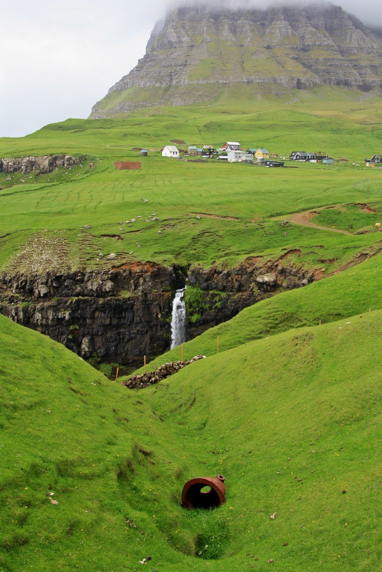 1280x1915, 598 Kb / горы, ручей, водопад, дом, трава