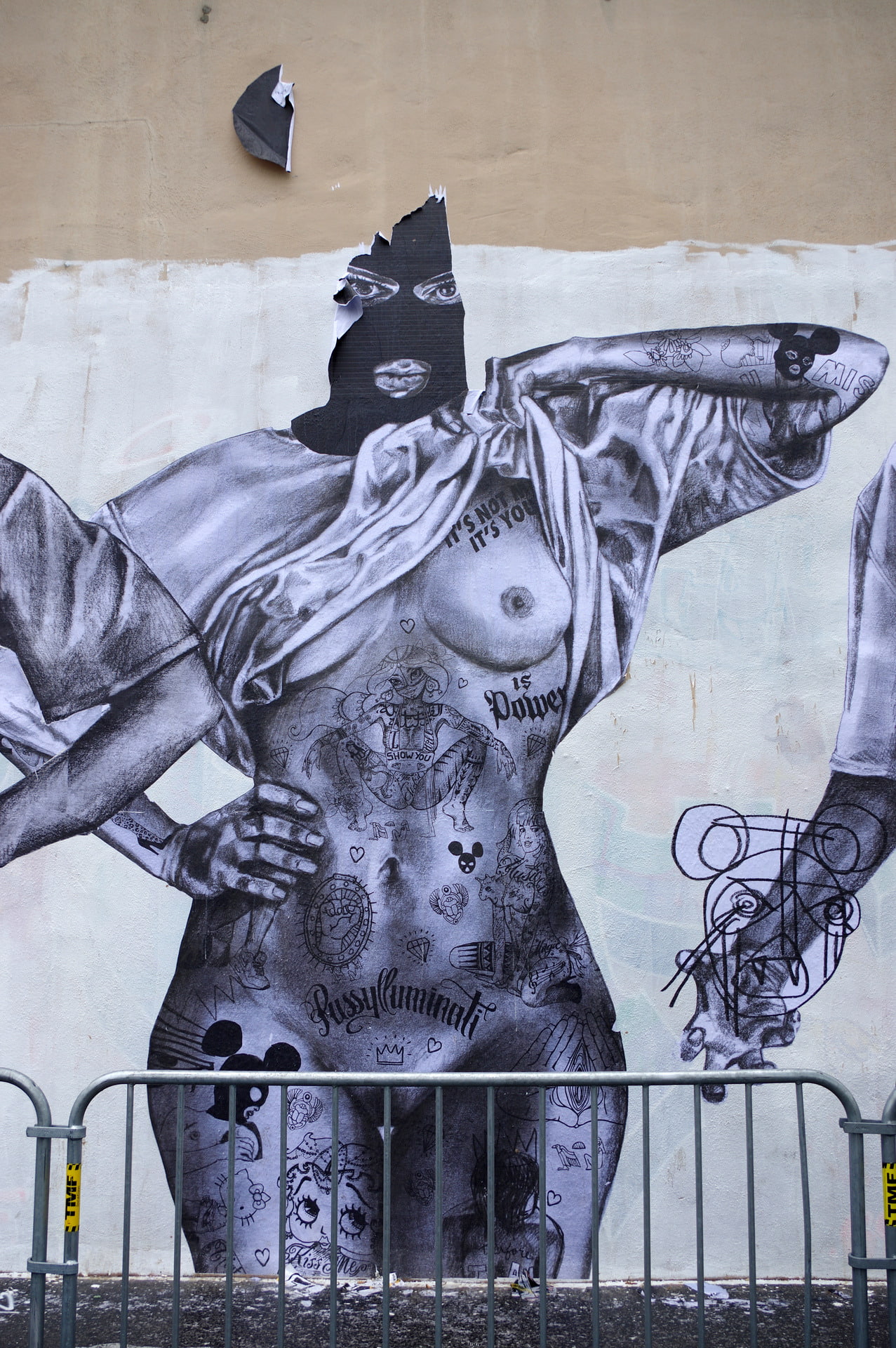 1277x1920, 612 Kb / граффити, девка, тату, майка, маска