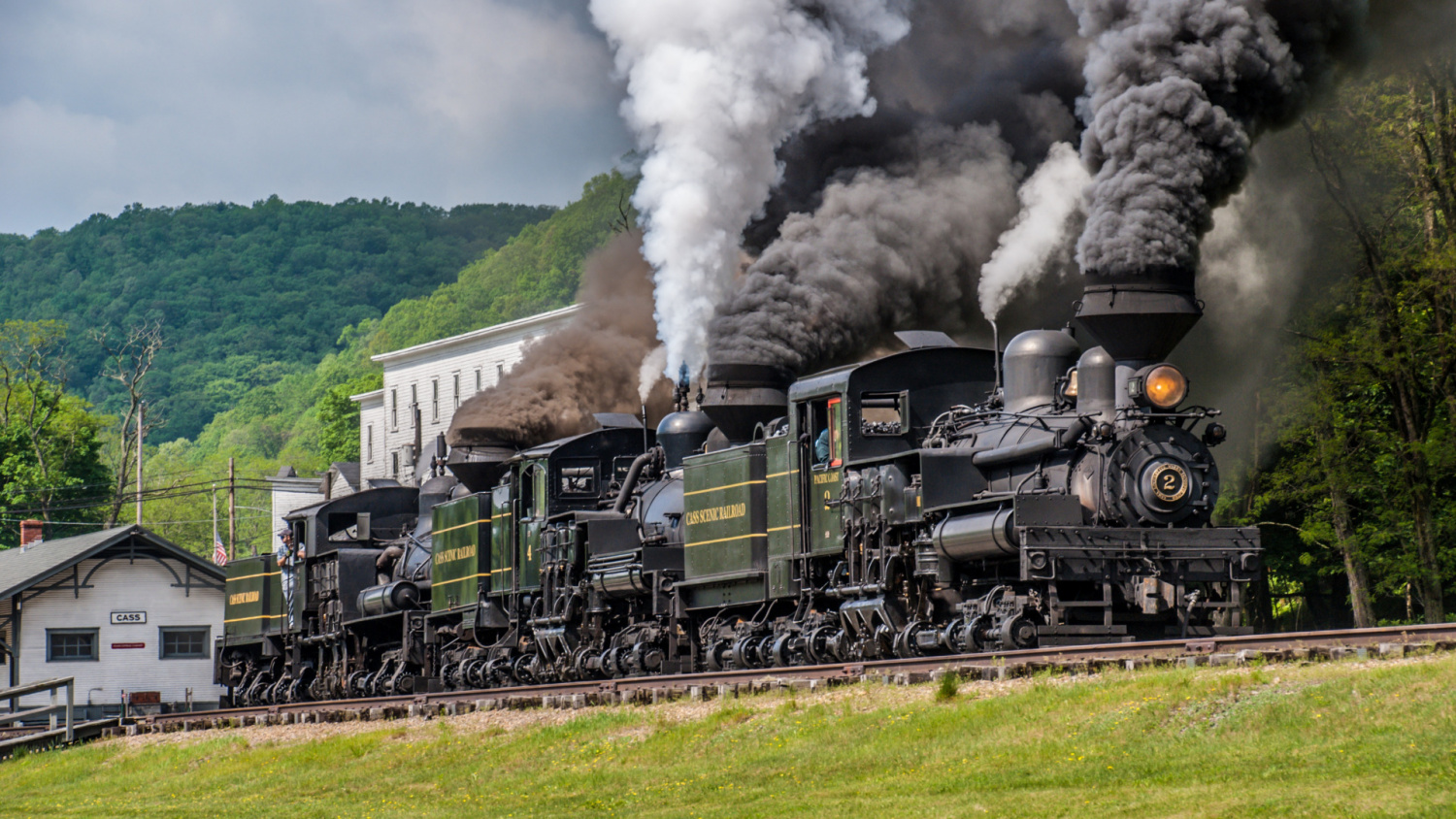 1500x844, 577 Kb / паровоз, зелень, дым, гарь, копоть, сажа в лёгких, пиздец экологии