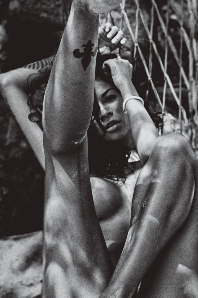 682x1024, 150 Kb / илона буковская, ч/б, пики, брюнетка, гамак, тату