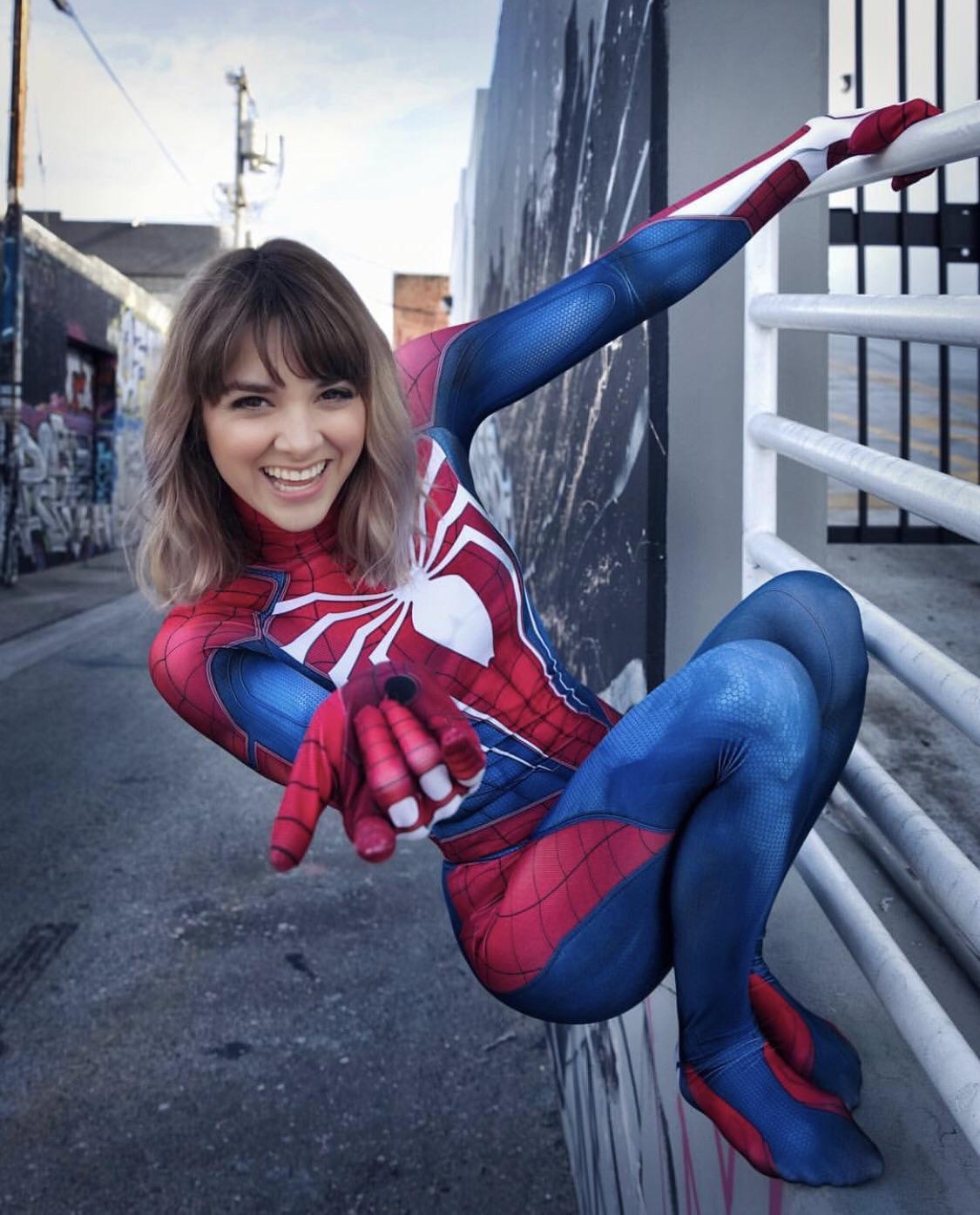 1125x1395, 163 Kb / висит, паук, забор, spiderman, граффити, косплей, Ally Teeples