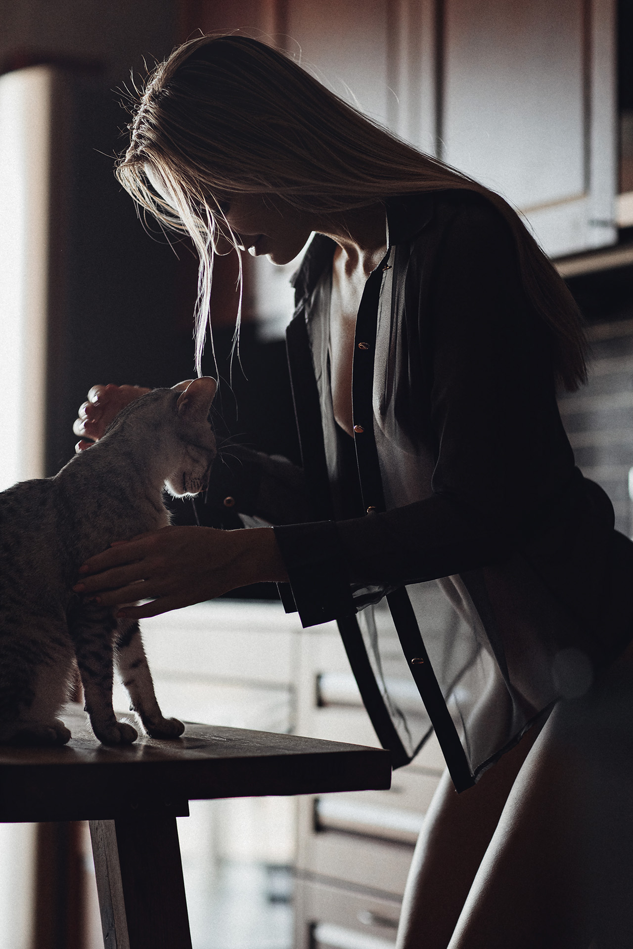 1280x1920, 520 Kb / art0fCK, Алёна, кот, стол, блондинка