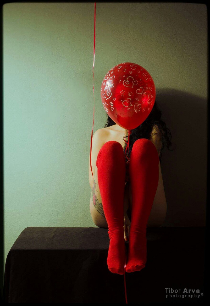 878x1280, 164 Kb / девка, чулки, шарик, тату