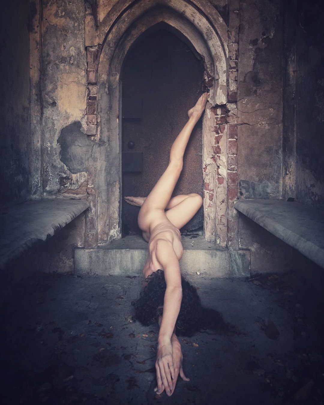 1080x1350, 187 Kb / голая, брюнетка