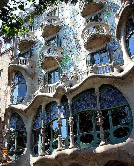 518x640, 142 Kb / балкон, барселона, Антонио, Гауди