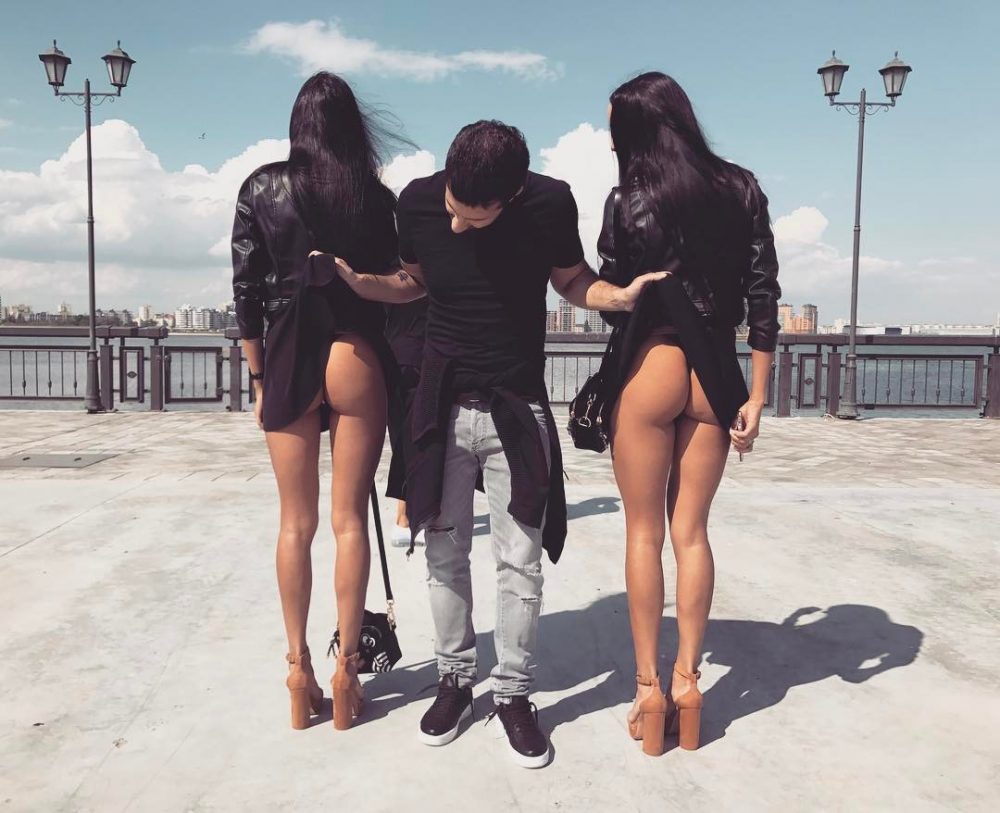 1000x813, 105 Kb / черное, девушки, фонари, каблуки, набережная, брюнетки, фатхеевы алина и аделина