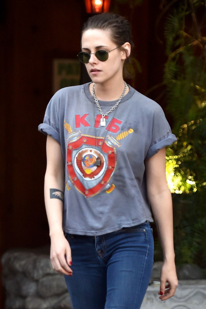 720x1080, 111 Kb / кристен стюарт, очки, майка, кгб, Kristen Stewart