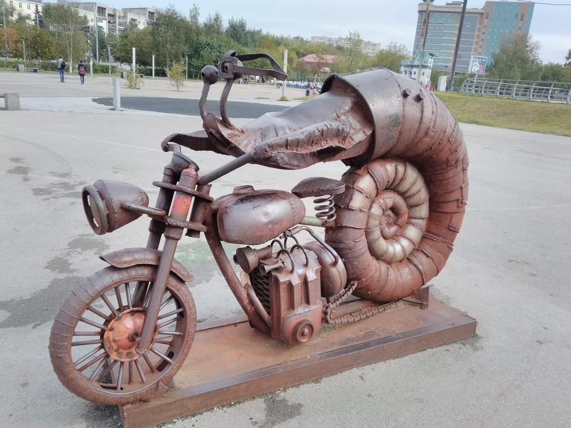 1170x877, 168 Kb / креветка, мотоцикл, скульптура