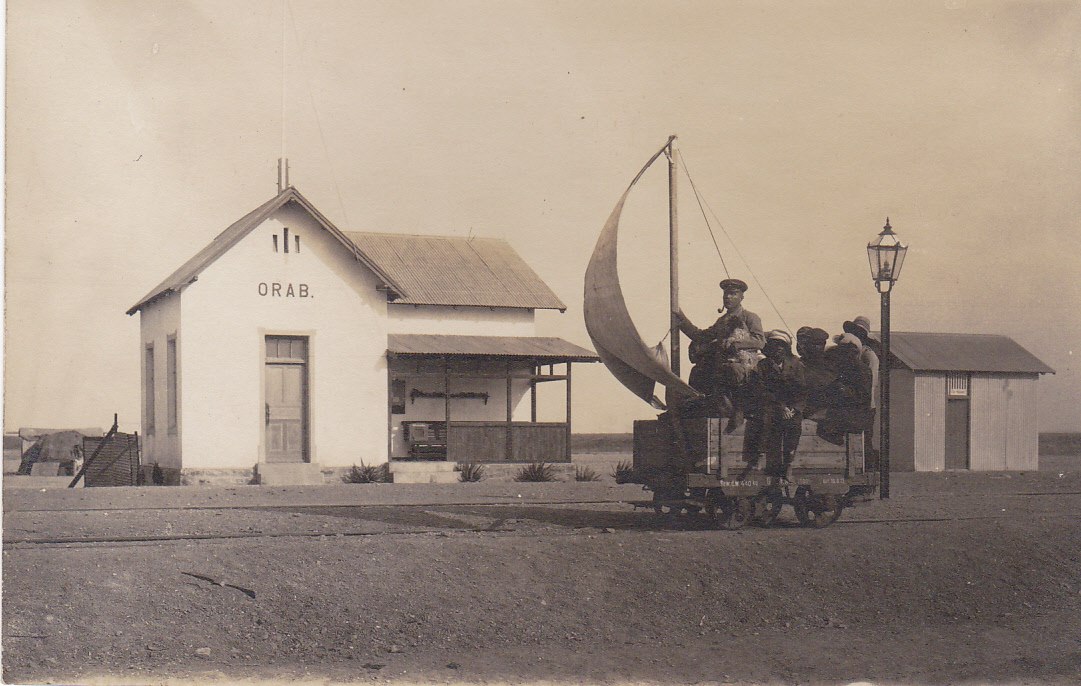 1081x686, 143 Kb / парус, дрезина, железная дорога, ч/б