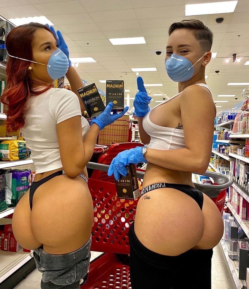 864x1001, 242 Kb / попы, девушки, рыжая, перчатки, маски, тату, магазин, Chantal Mia, Veronica Victoria