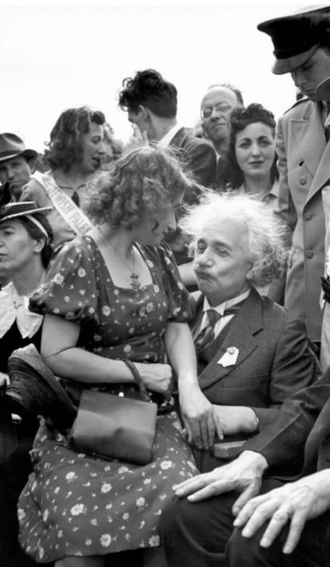 1080x1854, 341 Kb / марго, Альберт Эйнштейн, дочь, отец, евреи, публика