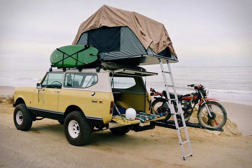 960x640, 141 Kb / серфинг, мотоцикл, палатка, лестница, внедорожник, песок, берег, море, пляж