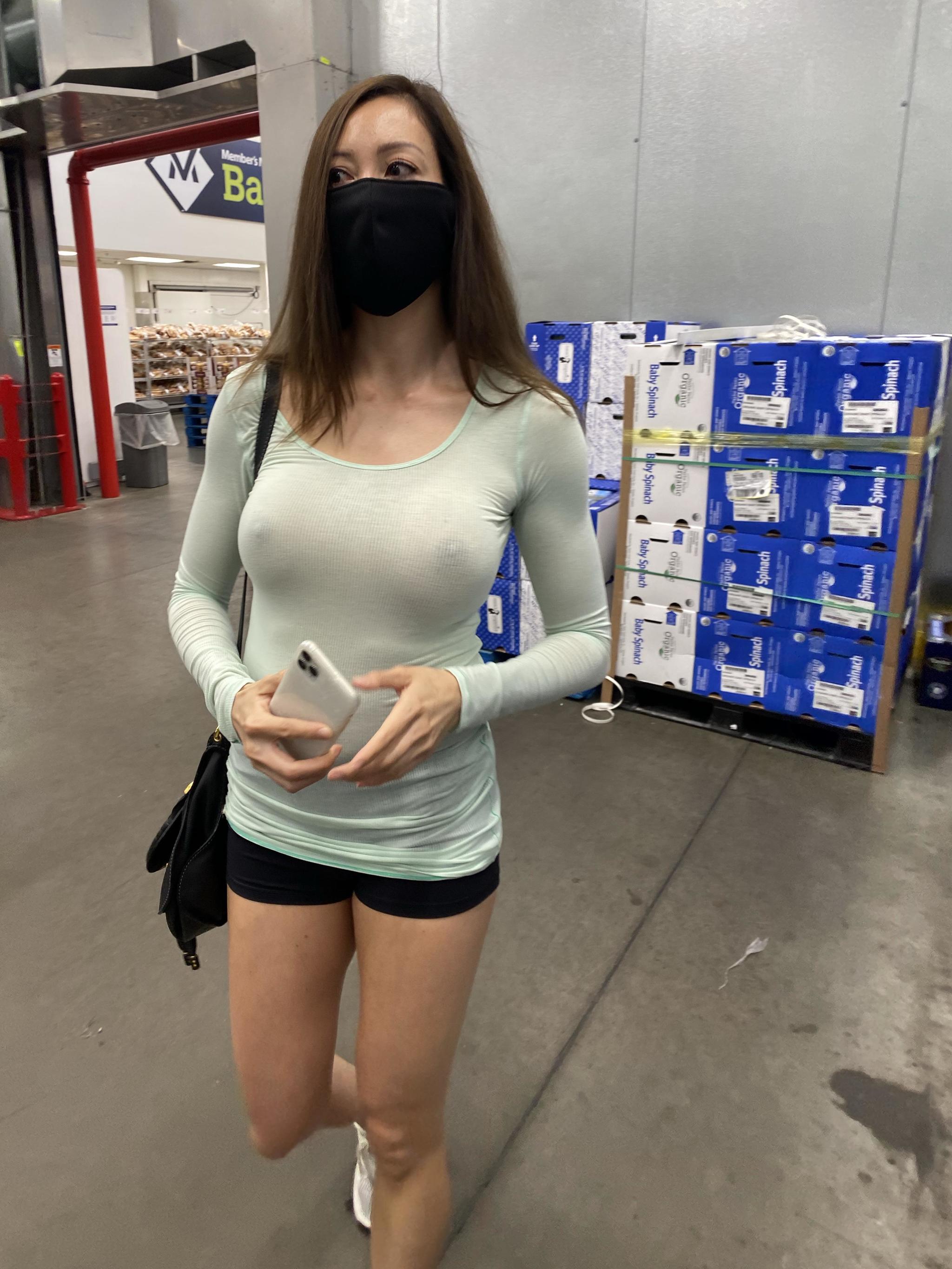 2048x2730, 457 Kb / азиатка, маска, магазин, прозрачное