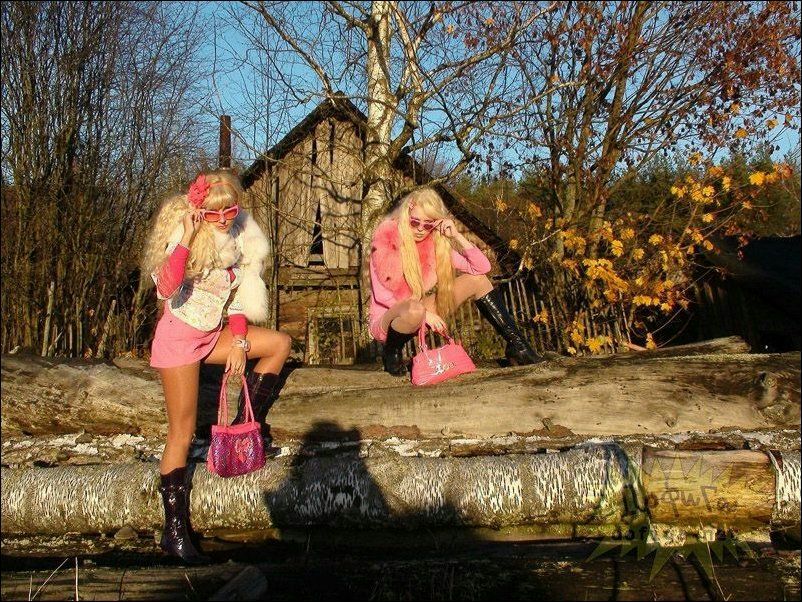 802x602, 200 Kb / блондинки, береза, деревня, розовое, гламур