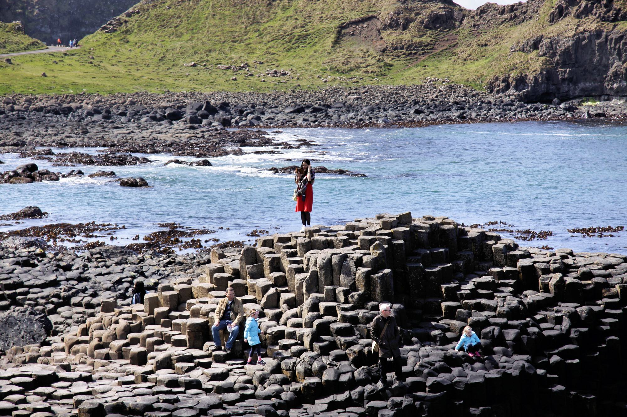 2000x1333, 612 Kb / UdoChristmann, камни, столбы, речка, Death Stranding