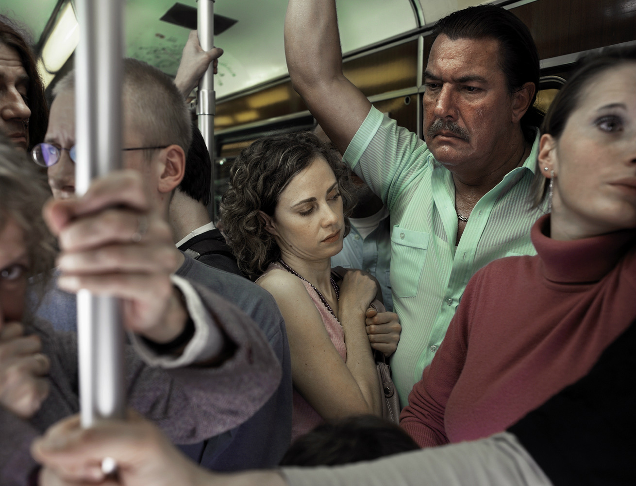 1310x1000, 330 Kb / общественный транспорт, давка, теснота, пассажиры, мужчина, пот, подмышка, взгляд