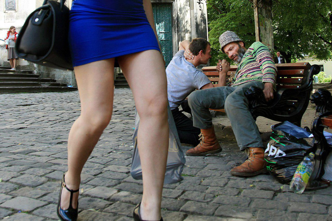 1280x853, 385 Kb / рестлинг, ножки, подшофе, мостовая