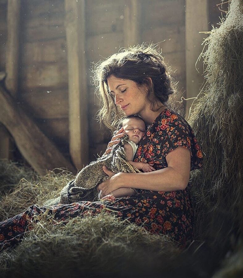 787x900, 140 Kb / женщина, ребенок, сено