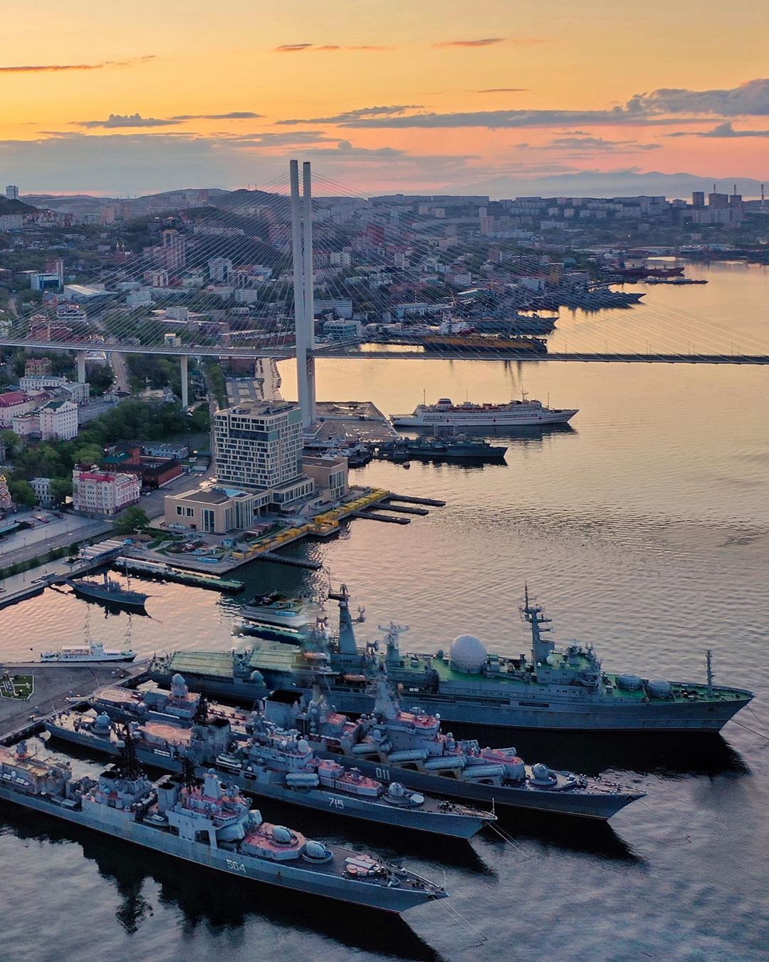 1080x1350, 282 Kb / корабль, мост, восход, флот, причал