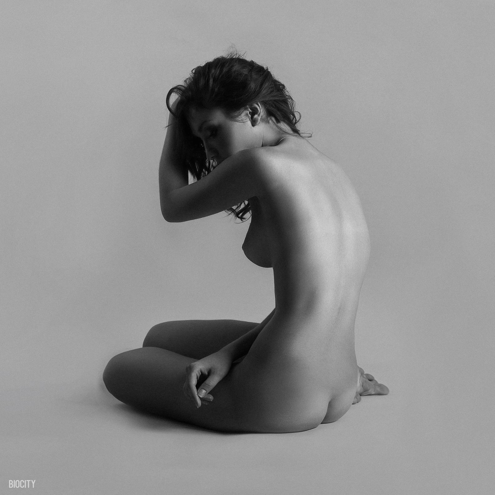 1600x1600, 191 Kb / ч/б, брюнетка, biocity2, Ксения