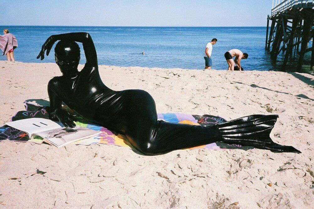 1000x666, 179 Kb / латекс, русалка