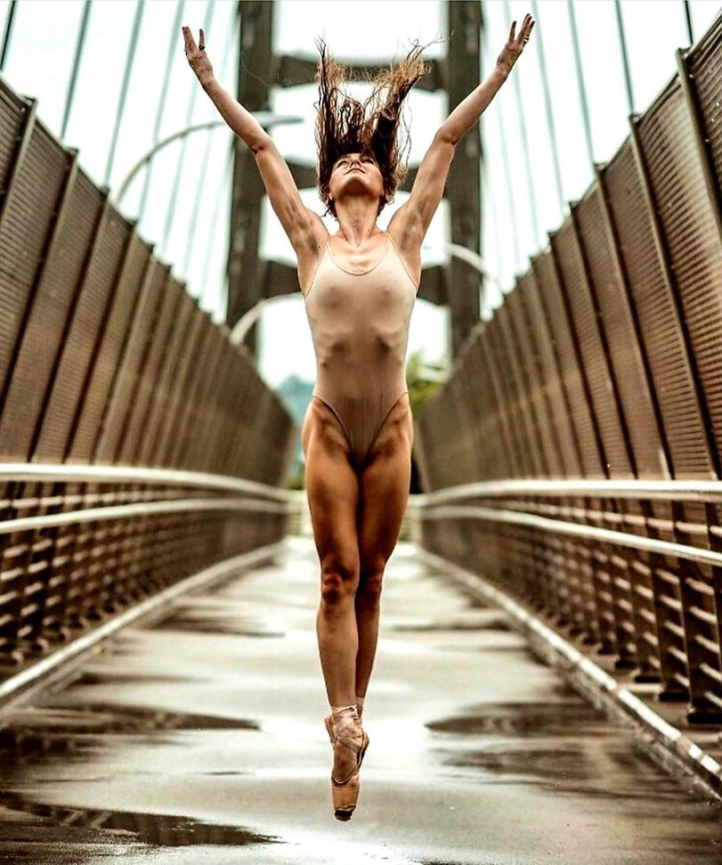 811x971, 111 Kb / мост, балерина