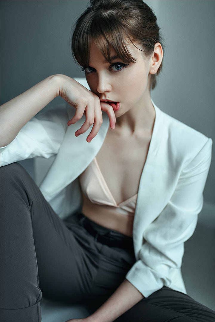 721x1080, 90 Kb / пиджак, белый, оля пушкина, юрий лямин