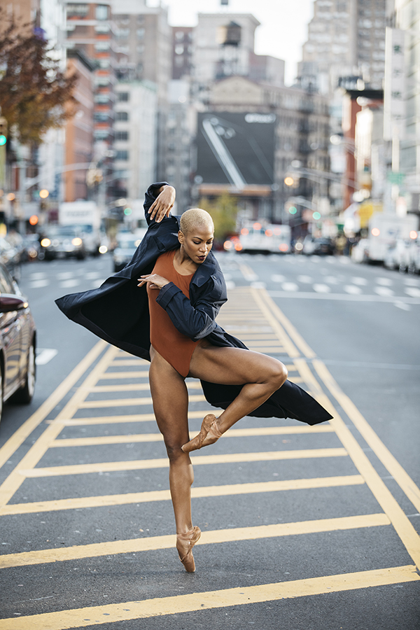 600x900, 434 Kb / балерина, пуанты, боли, плащ, дорога, авто, город