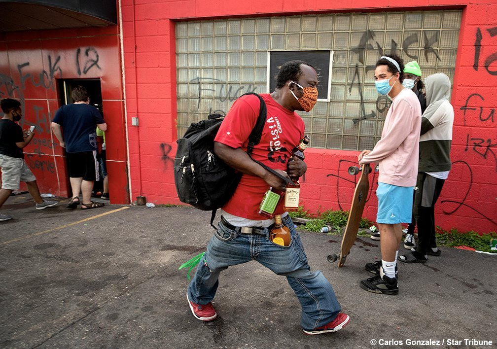 1008x708, 294 Kb / негр, чёрный, алкоголь