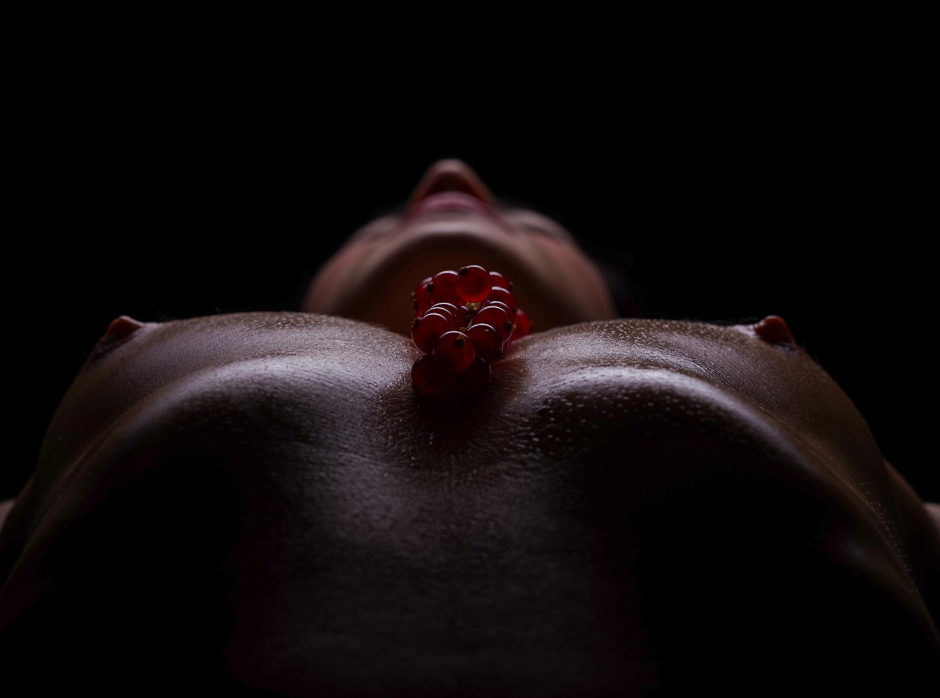 1920x1427, 91 Kb / сиськи, ягоды, гроздь, Марк Бергманн