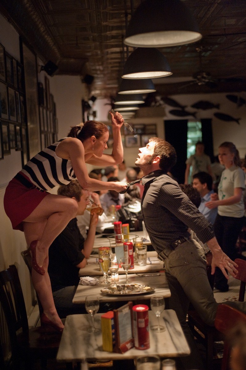 798x1200, 191 Kb / ресторан, столики, рыбки, юбка, полосатое, галстук, пара, вилка, нападение