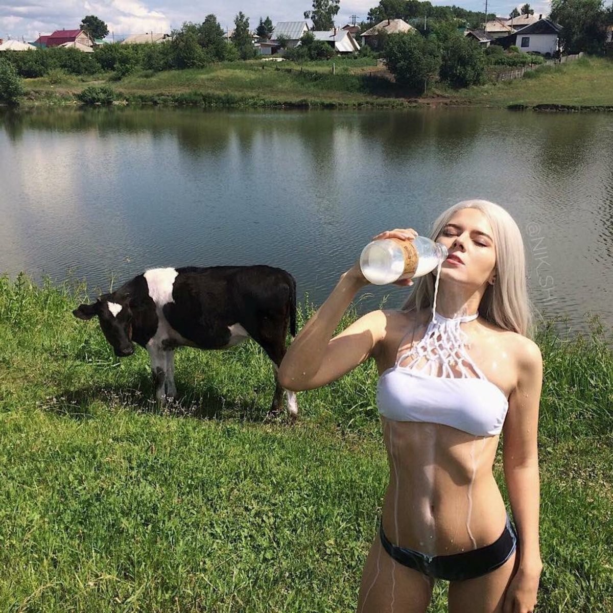 1200x1200, 403 Kb / молоко, корова, блондинка, деревня, NIK_SHI, Ника Беккер