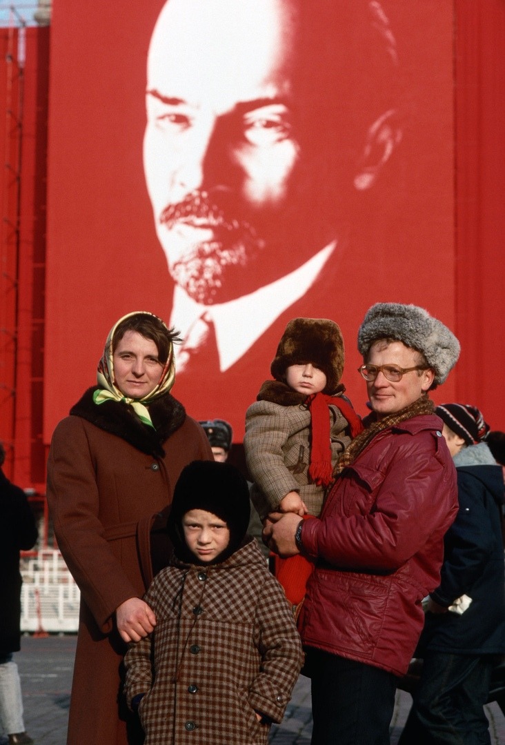 732x1080, 186 Kb / ретро, ленин, ссср, семья, праздник, кремль
