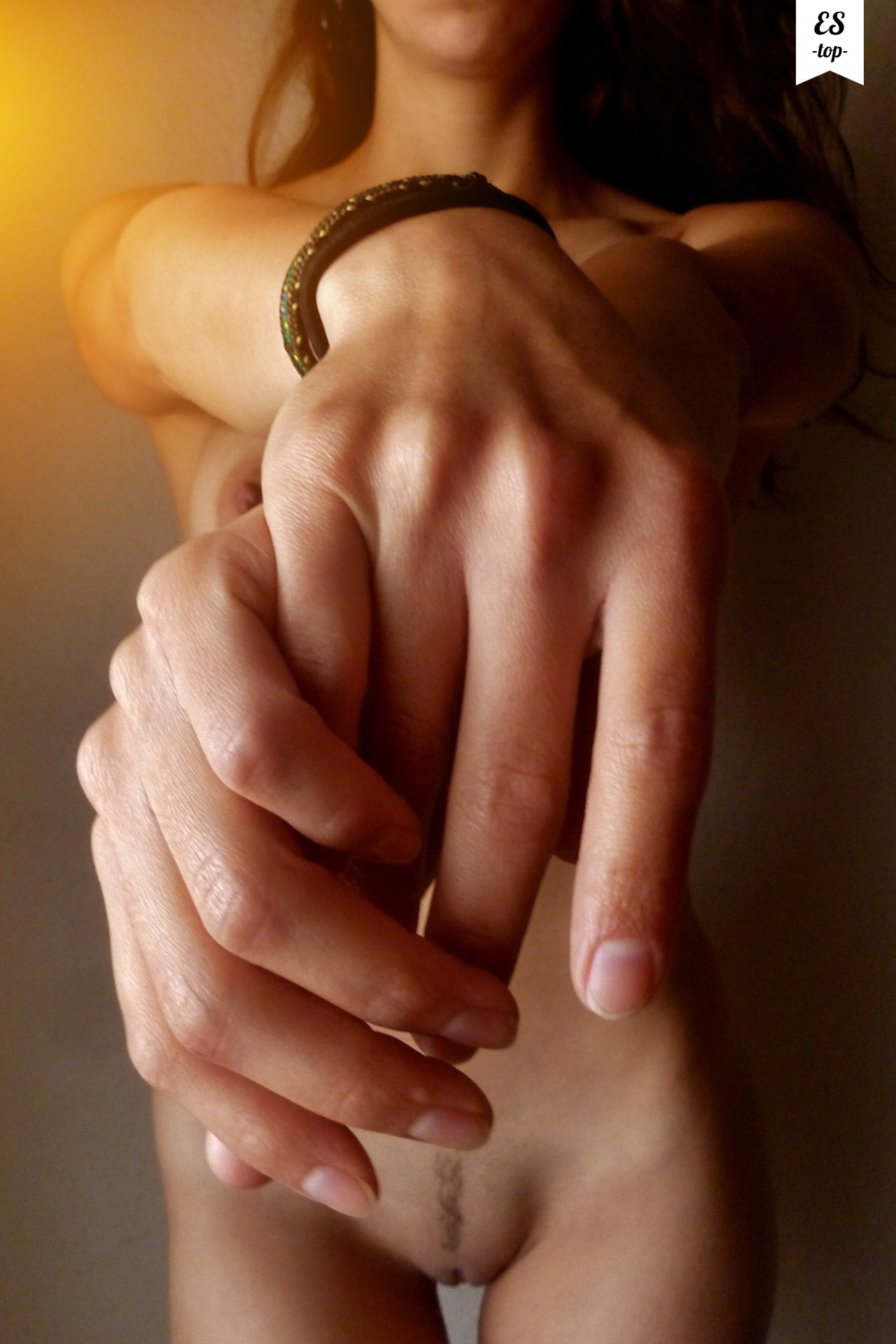 1280x1920, 412 Kb / руки, браслет, полоска