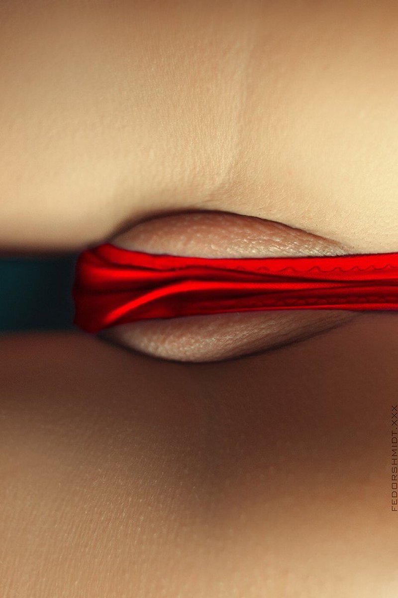 800x1200, 87 Kb / губы, стринги, трусы, бритая, красный, снизу