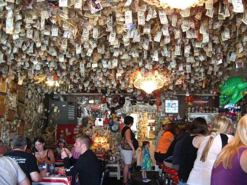 800x600, 116 Kb / забегаловка, кафе, люди, баксы, интерьер