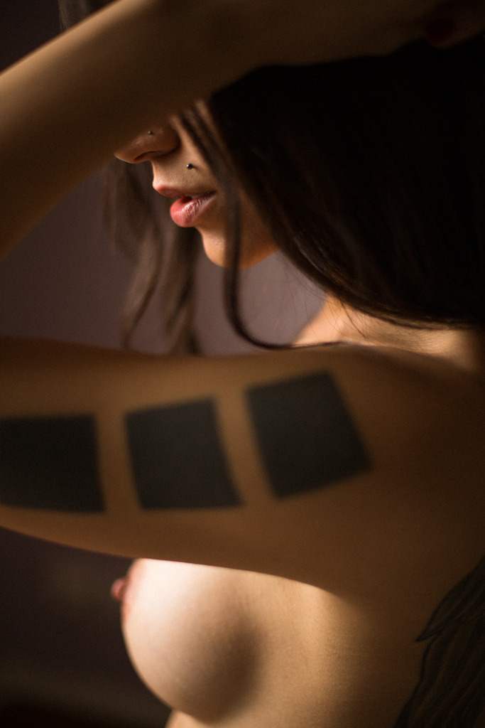 683x1024, 121 Kb / тату, губы, пирсинг