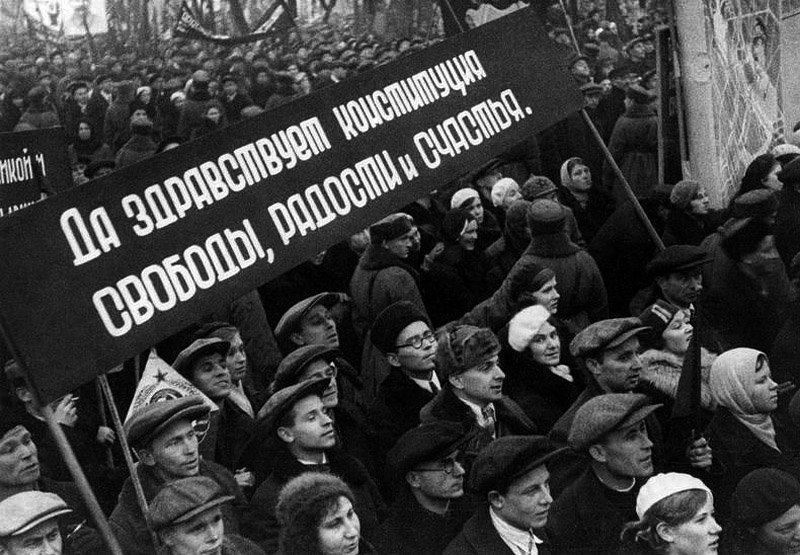 800x555, 115 Kb / демонстрация, конституция, плакат