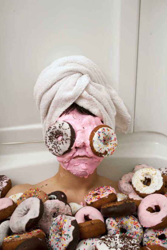 550x825, 54 Kb / пончики, ванна, полотенце, тюрбан, крем, маска