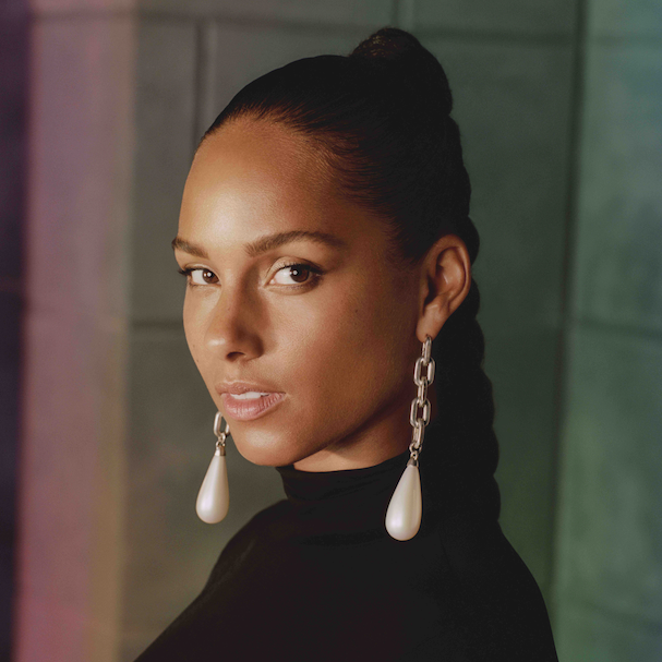 607x607, 440 Kb / негритянка, портрет, Alicia Keys