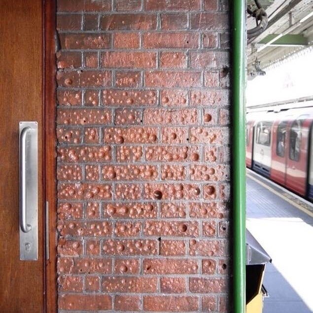 635x635, 103 Kb / вокзал, стена, кирпич