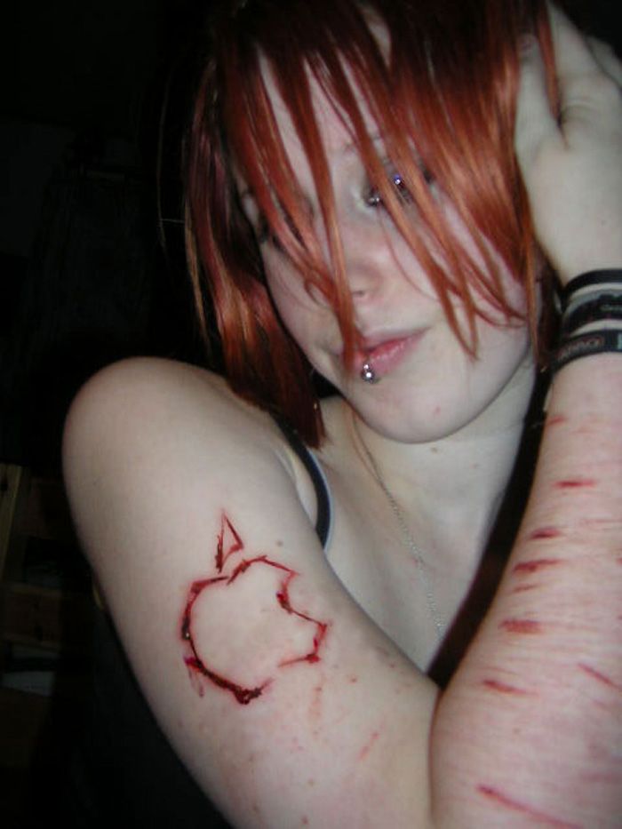 700x933, 54 Kb / мак, макинтош, эмо, порез