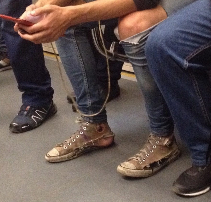 881x845, 235 Kb / кеды, рвань, джинсы