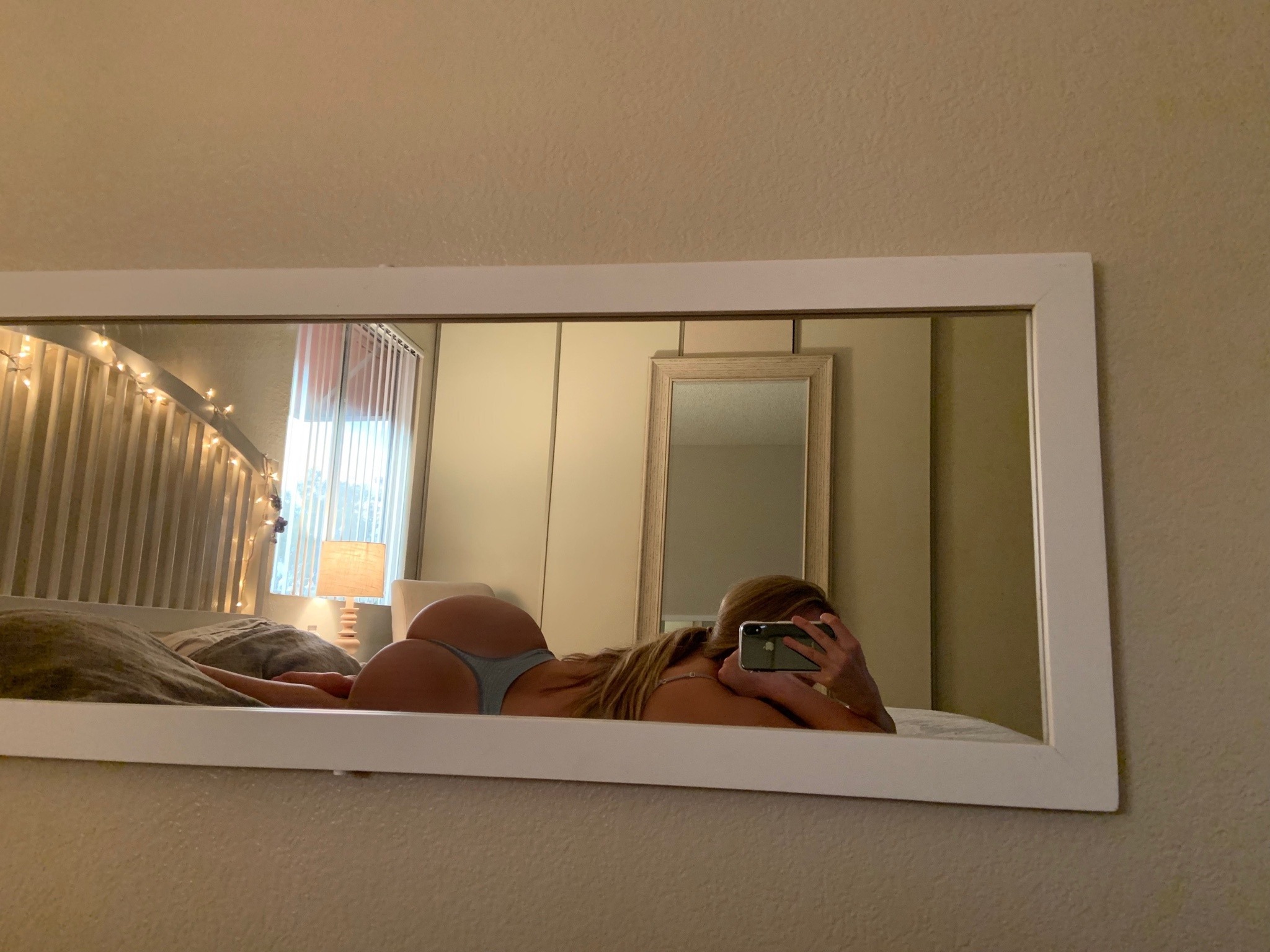 2048x1536, 523 Kb / зеркало, попа, селфи