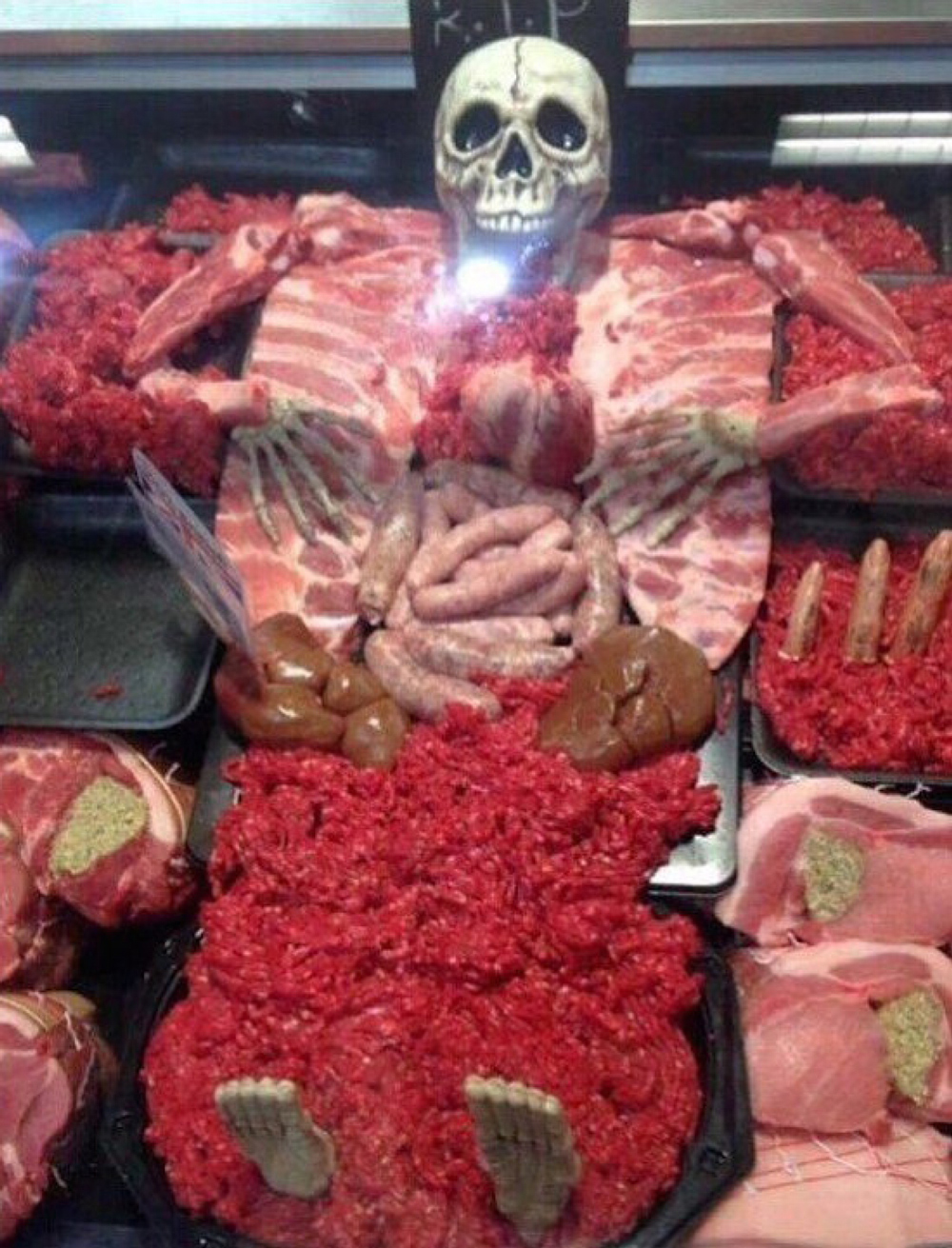 1000x1311, 583 Kb / прилавок, фарш, ливер, субпродукты, ребро, череп