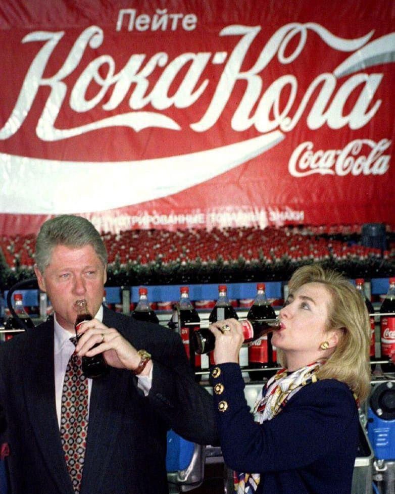 782x978, 125 Kb / Билл Kлинтoн, кока-кола, Xиллapи Клинтoн, Пpeзидент CШA