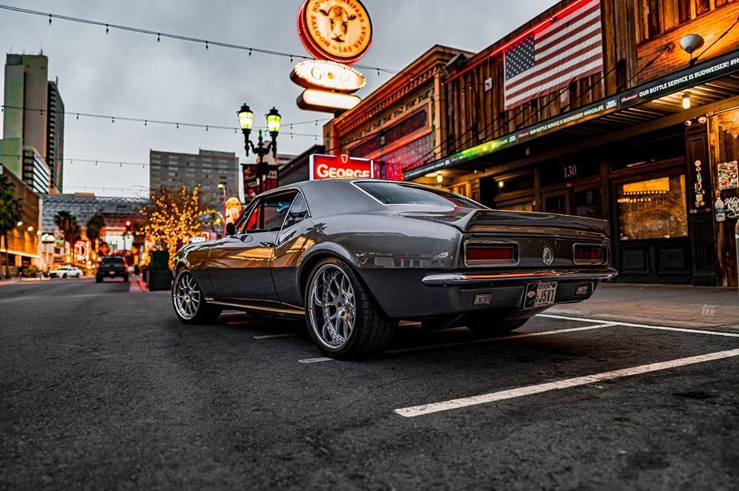 1080x718, 158 Kb / автомобиль, классика, ретро, неон, вывеска