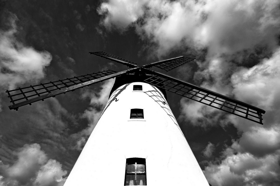 900x598, 191 Kb / мельница, ч/б, небо, облака, ветряк