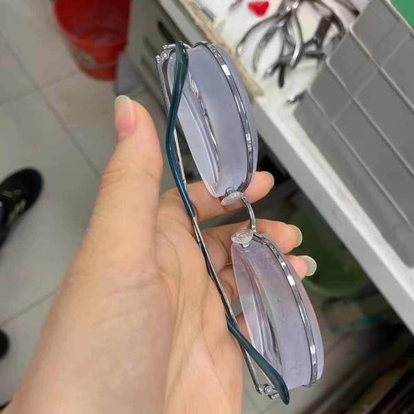 600x600, 32 Kb / рука, очки, оправа, стекла