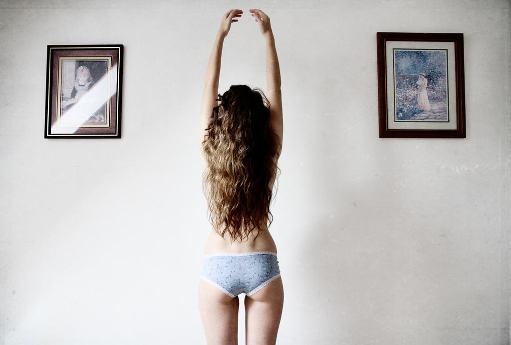 1024x692, 54 Kb / женщина, картины, трусы